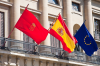Spanien, Region Navarra, Pamplona: Fahne des Baskenlandes, Spaniens und der EU