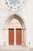 Spanien, Region Navarra, Roncesvalles: Altes Portal der gotischen Iglesia de Santiago