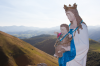 Frankreich, Pyrenen: Handbemalte Madonna mit Jesuskind