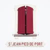 Frankreich, Pyrenen, St.-Jean-Pied-de-Port: Fensterladen am Bahnhofsgebude