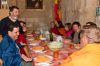 San Anton: Pilger beim gemeinsamen Abendessen in der Herberge