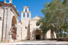 San Juan de Ortega: Kirchenfassade mit Glocken