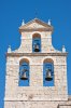 San Juan de Ortega: Kirchenfassade mit Glocken