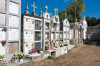 Ferreiros: Bestattungsmauern auf einem Friedhof