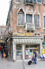 Italien, Venedig: Eine malerisch brckelde Fassade eines venezianischen Hauses  