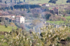 Italien, Umbrien, La Nuvola bei Tuoro sul Trasimeno: Eine Ansammlung von Husern am Rande des Lago Trasimeno