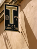 Italien, Umbrien, Bevagna: Schild an einem Tabacchi