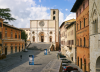 Italien, Umbrien, Todi: Die Kathedrale Santa Maria Assunta aus dem 12. Jh.
