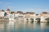 Basel: Blick ber den Rhein zur Martinskirche und zur Mittleren Rheinbrcke