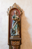 Frankreich, Elsass, Epfig: Holzfigur der Heiligen Margaretha mit dem Drachen in der  Margaretenkapelle