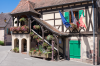 Frankreich, Elsass, Niedermorschwihr: Das hbsche Rathaus des Ortes