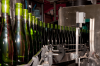 Frankreich, Elsass, Eguisheim: Weinabfllung bei der Winzerei Paul Schneider