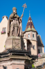 Frankreich, Elsass, Eguisheim: Die Statue von Papst Leo IX. auf der  Place du Chateau St. Lon