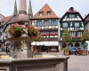 Frankreich, Elsass, Obernai: Brunnen am Place du March in der Altstadt