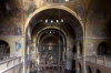 Venedig, Veneto, Italien: Der mit kostbarsten Mosaiken reich geschmckte Innenraum der Basilica di San Marco