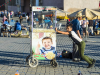 Eine junge Popcorn-Verkuferin in Mekns, Marokko