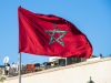 Die marokkanische Nationalflagge flattert im Wind, Mekns, Marokko