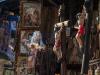 Tag von Guadalupe: Kreuze und Marienbildnisse an einem Devotionalienstand sind fr viele Wallfahrer beliebte Souvenirs, Mexico City, Mexiko