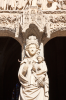 Len: Maria mit Jesuskind am Portal der Westfassade der Kathedrale 