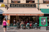 Basel: Das traditionelle Cafe Schiesser mit Original Basler Lckerli