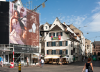 Basel: Das Restaurant Zum alten Stckli trifft am Barfsserplatz auf eine moderne Uhrenreklame