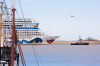 Ditzum: berfhrung des Kreuzfahrtschiffes AIDAsol von der Meyer Werft in Papenburg nach Emden