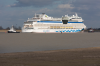 Ditzum: berfhrung des Kreuzfahrtschiffes AIDAsol von der Meyer Werft in Papenburg nach Emden