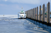 Fedderwardersiel: Ausflugsschiff Wega 2 im zugefrorenen Hafen