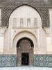 Schmuckvoll verziertes Eingangsportal in der Medersa Ben Youssef, eine um 1570 erbaut Koranschule, Marrakesch, Marokko
