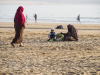 Traditionelle Marokkanerinnen am Strand von Essaouira, Marokko