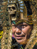 Tag von Guadalupe: Ein Indio mit Totenschdel im kostbaren Kopfschmuck, Mexico City, Mexiko